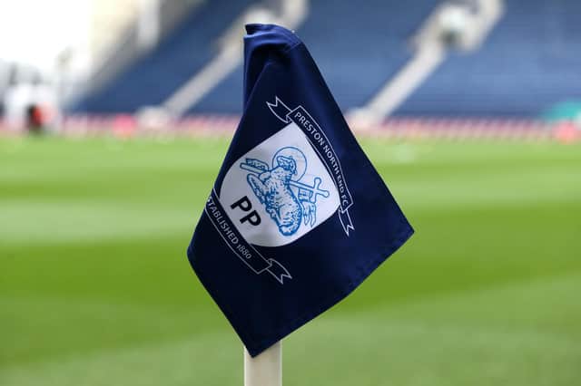 PRESTON, ENGLAND - FEBRUARY 01: A detailed view of the corner flag ahead of the Sky Bet Championship match between Preston North End and Swansea City at Deepdale on February 01, 2020 in Preston, England. (Photo by Lewis Storey/Getty Images)