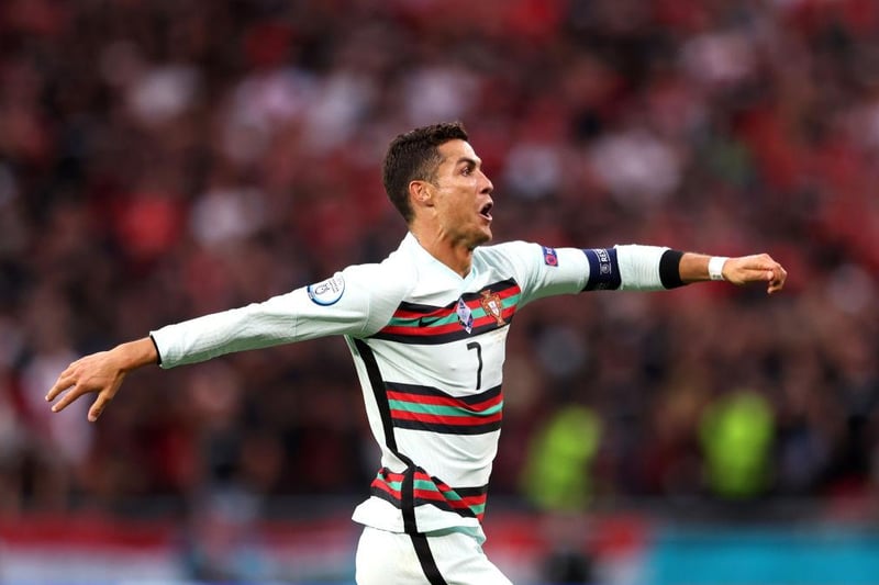 Man Utd have offered to agree terms worth £330,000-a-week to re-sign Cristiano Ronaldo, who is still performing at the top level for both the club and the country. (Gazzetta Dello Sport)

(Photo by Alex Pantling/Getty Images)