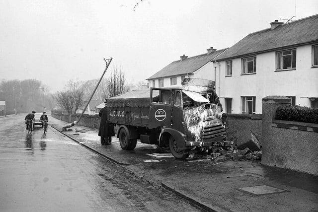 Lorry accident on Gilmerton Road, 1960.