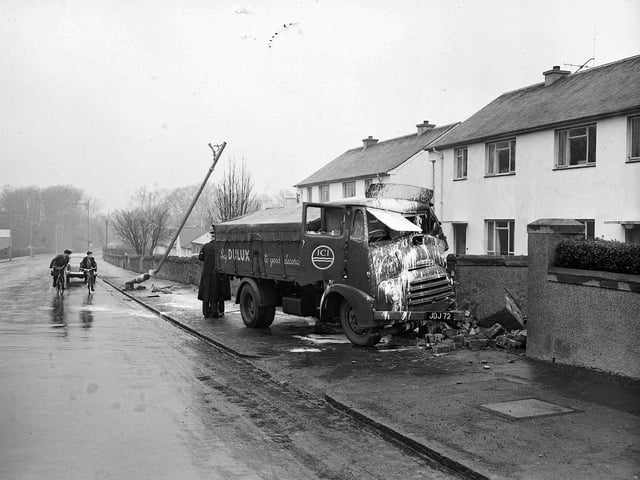 Lorry accident on Gilmerton Road, 1960.