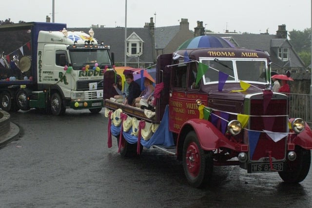 The parade through the town featured many fabulously decorated floats featuring community groups and businesses (Pic: Fife Free Press)