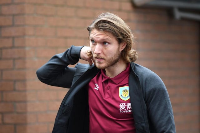 Burnley could face losing midfielder Jeff Hendrick. He is out-of-contract at the end of the season and is wanted by Newcastle United. (Football Insider)