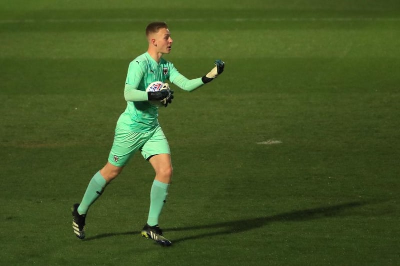 Norwich City and Aston Villa have emerged as the main contenders to sign AFC Wimbledon goalkeeper Matthew Cox. (Football Insider)