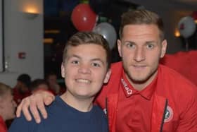 Reece Winterbottom with Sheffield United captain Billy Sharp