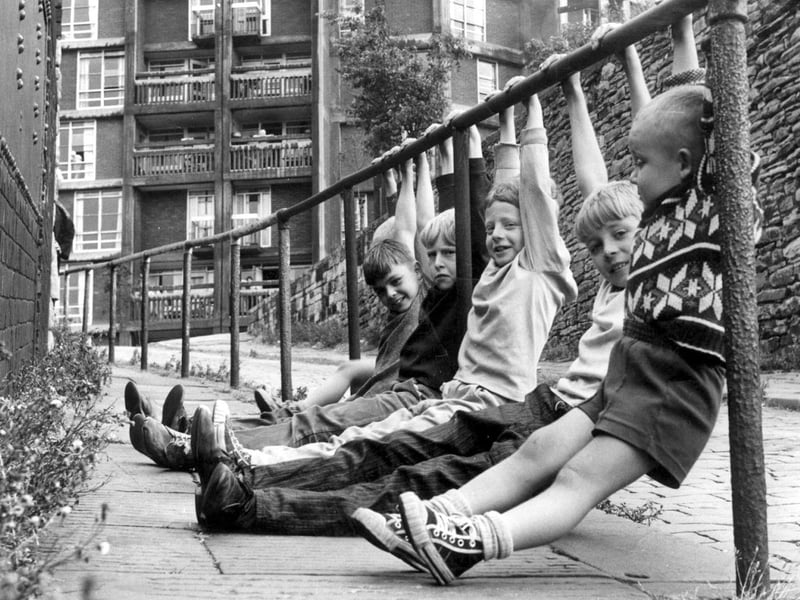 Children playing in Sheffield in August 1967