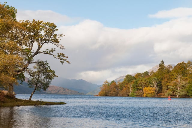 The island is approximately 33 miles from Glasgow, 24 miles from Glasgow airport and 77 miles from Edinburgh. The Luss conservation village also includes shops, restaurants, pubs and other amenities
