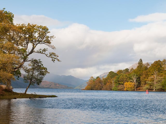The island is approximately 33 miles from Glasgow, 24 miles from Glasgow airport and 77 miles from Edinburgh. The Luss conservation village also includes shops, restaurants, pubs and other amenities
