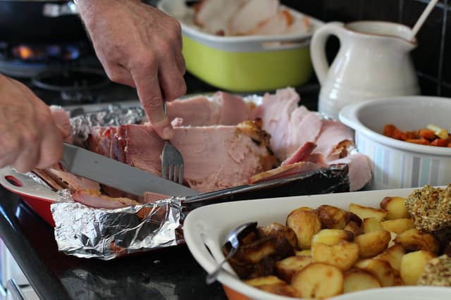 These Mansfield restaurants and cafes are delivering Sunday roast dinners to your door.