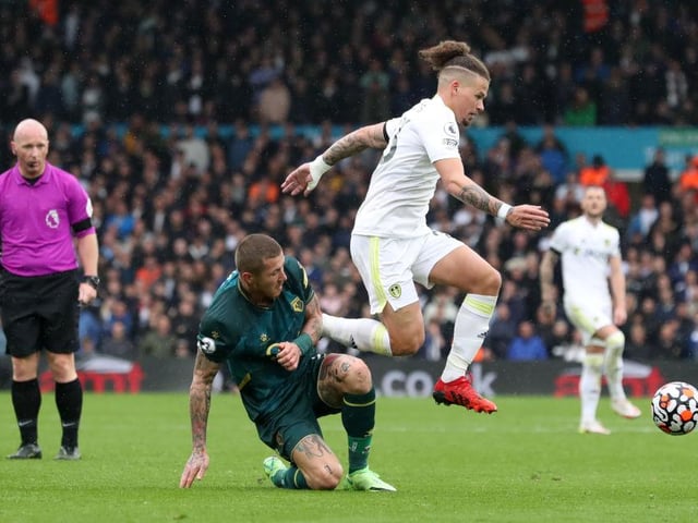 Leeds United may already be in discussions to sign a new midfielder in January to lighten the load for Kalvin Phillips, according to Paddy Kenny. (Football Insider)
(Photo by Jan Kruger/Getty Images)