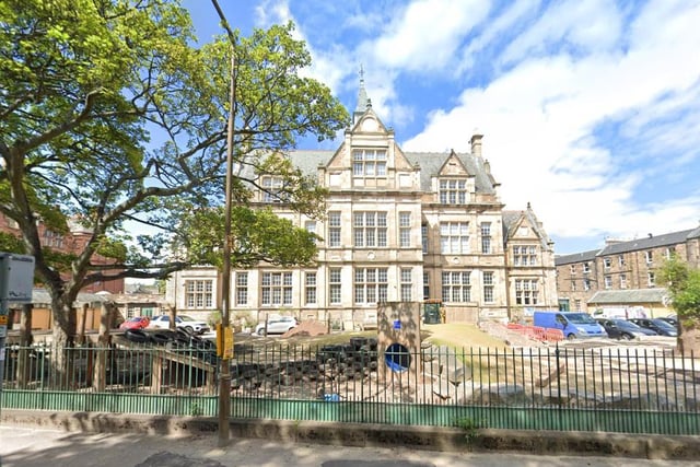 Sciennes Primary School was operating at 105.08% of its capacity during the 2018-2019 school year.