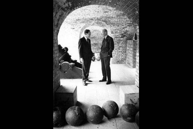Duke of Wellington and Earl Nelson visit Fort Nelson in September 1990. The News PP4680