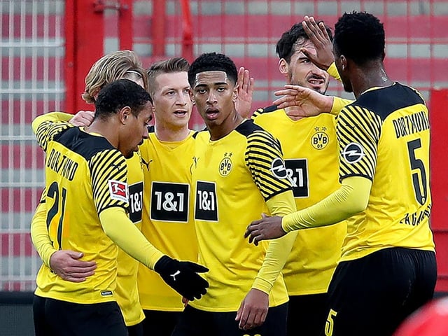 Dortmund's English ace Jude Bellingham was taken aback after entering Ibrox for the team's pre-match training session on Wednesday. The Bundesliga midfielder exclaimed 'what a gaff' after emerging from the tunnel into the technical areas. (Photo by RONNY HARTMANN/AFP via Getty Images)