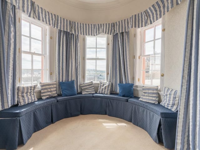 Sitting room.