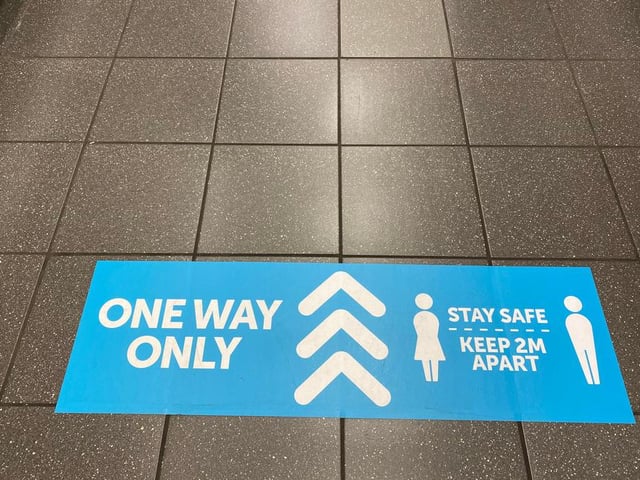 Many stores will have one-way direction arrows in place, making sure that customers navigate themselves around the shop in one-way (Photo: Shutterstock)