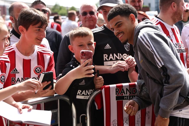 A  fan takes a selfie with Morgan Gibbs-White of Sheffield Utd before the Sky Bet Championship match at Bramall Lane