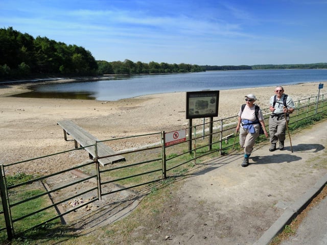 Beginning on Alwoodley Lane, walkers can head down towards the reservoir and follow a five mile circular route around the open water, passing by woodland and sprawling fields along the way.