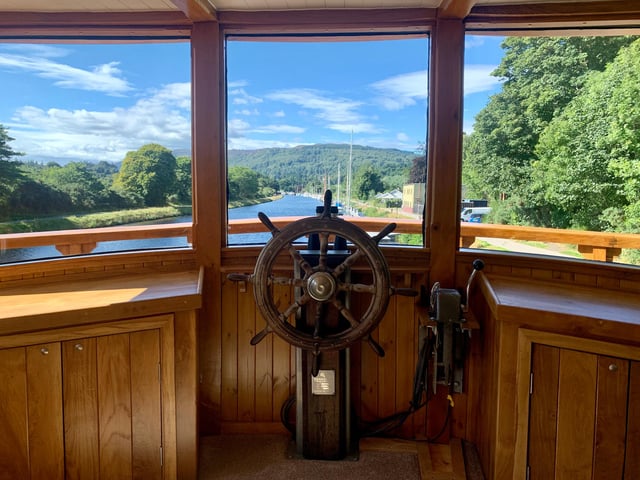There are two spacious double cabins aboard, both boasting en-suite facilities with a power shower and spectacular views along the canal and beyond. Guests are also welcome to enjoy the picturesque surroundings from the commanding position of the wheelhouse or relax in the saloon/dinning area.