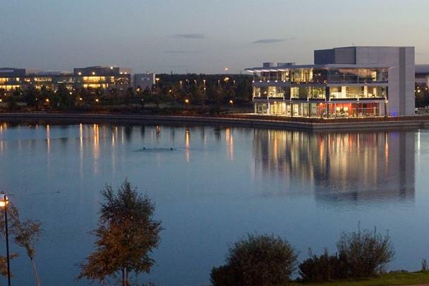 Located in the heart of Doncaster with over 45 famous name stores, find everything you need at amazingly low prices. Lakeside Village has a great selection of restaurants and food outlets to re-charge or unwind after a full day shopping. Browse the great range of eateries and make a day out of your visit.