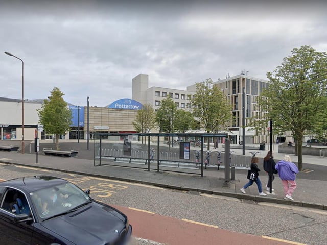 Number of registered patients: 24,607. Address: University Health Service, 6 Bristo Square, Edinburgh, NA, EH8 9AL