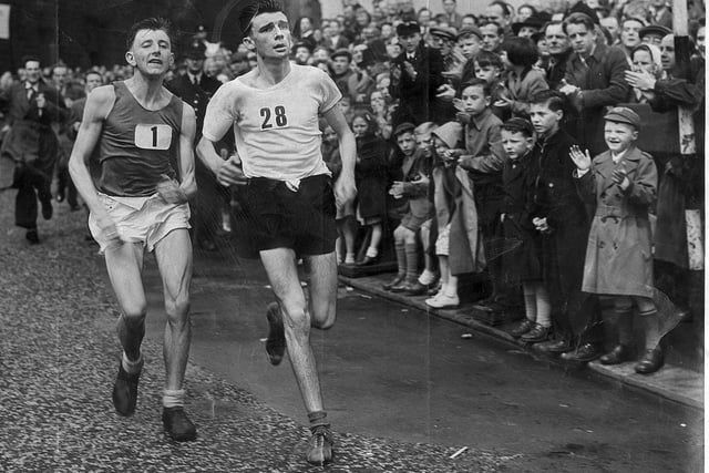 J.A.Wheeler and George Ayton both finsihed in the same time of 1hour 39 mins 26 seconds for the 1954 Star Walk....but the judges gave Wheeler the first place