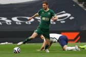 Chris Basham of Sheffield United intercepts Harry Kane of Tottenham: David Klein / Sportimage