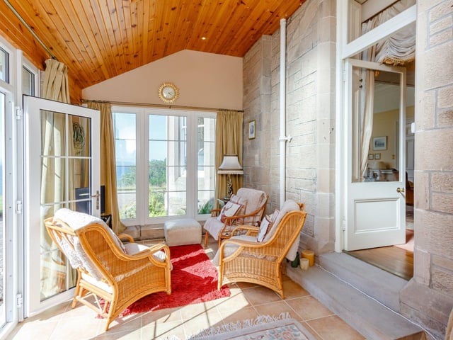 Garden room.