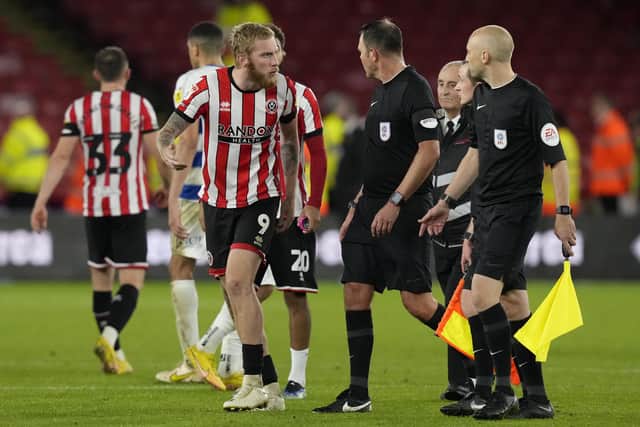Oliver McBurnie of Sheffield United has words with the referee after his side's defeat to QPR at Bramall Lane: Andrew Yates / Sportimage