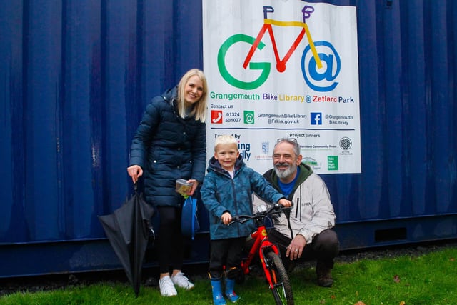 Owen (4) and his mum talk bicycles with George Callaghan at Grangemouth Bike Library