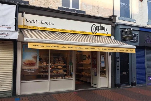 Another of the city centre bakeries offering freshly made loaves, buns, and cakes.