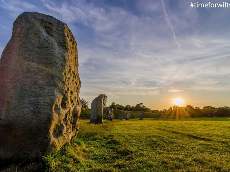 This ancient site is believed to be full of mystical energy and has one of the highest rates of reported paranormal activity in the top 10, with 390 recorded sightings. Visitors describe their experience as “mysterious,” and many have noted an otherworldly atmosphere among the stones. Just a short stroll away, the Red Lion pub is widely believed to be haunted, with a number of ghostly tales. 👻 8.84/10