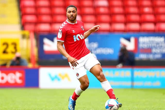 Former Charlton Athletic loanee Akin Famewo has joined Sheffield Wednesday from Norwich City.