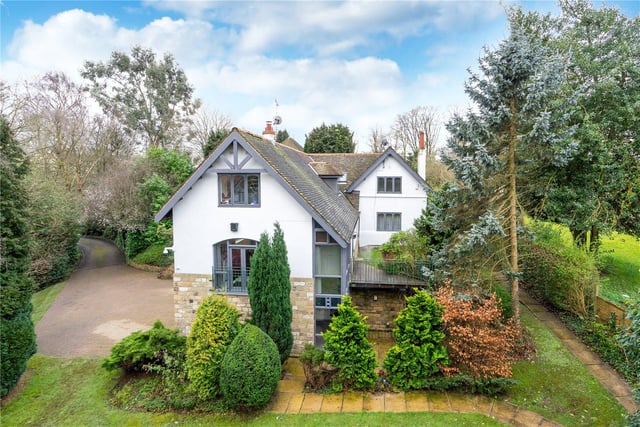 Cherry Cottage is located on a prime address in the heart of Roundhay