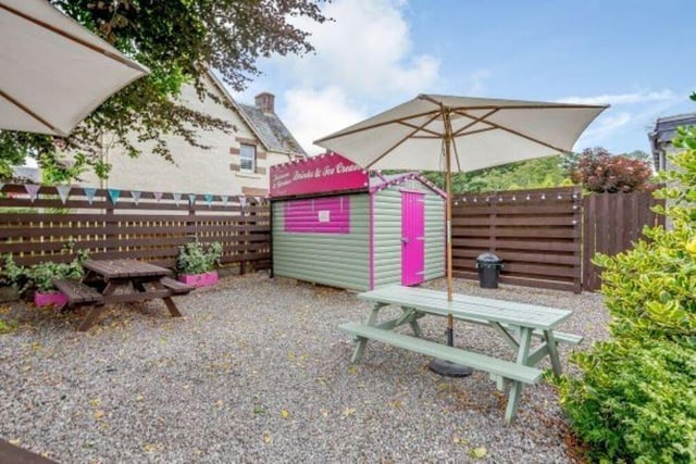 The current owners added an outside ice cream ‘shed’ with dedicated seating, which offers Capaldi’s Ice Cream, alcoholic beverages, coffee, confectionery and crisps, all overlooking the village green.