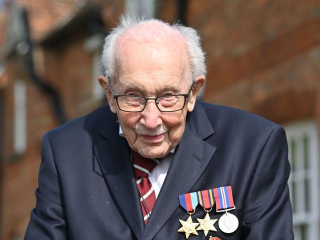 British World War II veteran Captain Tom Moore, then aged 99, poses while doing a lap of his garden in the village of Marston Moretaine, 50 miles north of London, on April 16, 2020. (Photo by JUSTIN TALLIS / AFP)