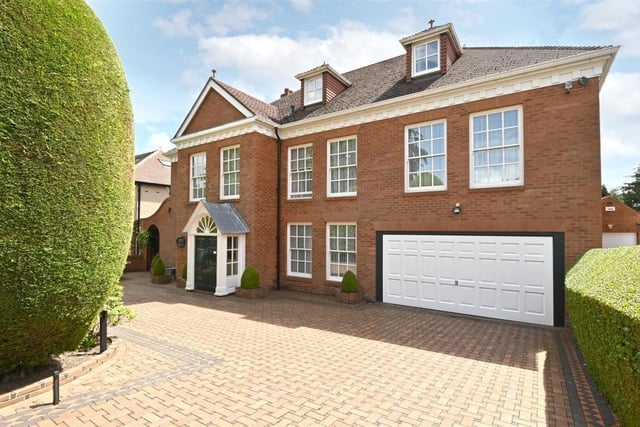 What a tremendous sight this property is. A large gated driveway, with plenty of space for multiple vehicles, and the many large windows show this property is one for the top end of Sheffield's property market.