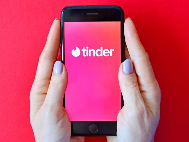 Launched in 2012, dating apps such as Tinder have revolutionised the manner and ease in which couples can hook up. Back in 1998, Tinder didn't exist and a "right swipe" was basically assault.