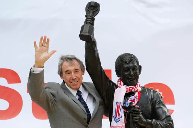 Englands 1966 World Cup-winning goalkeeper Gordon Banks has died, his former club Stoke have announced. Gordon Banks stands next to the new Gordon Banks statue at the Britannia Stadium. Photo: Dave Thompson/PA Wire.