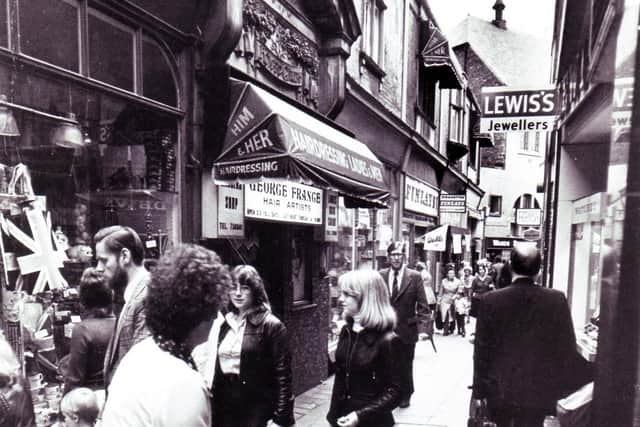 A busy Chapel Walk, Sheffield, in 1977