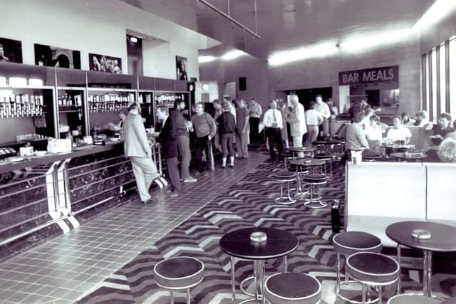 Who remembers the Crucible's particularly garish carpets?