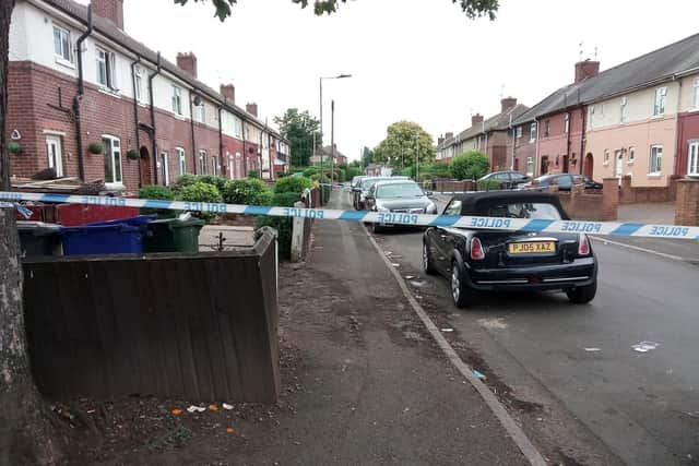 A police cordon is in place in Chequer Avenue, Hyde Park (Pic: David Kessen)
