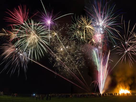 A variety of bonfire events will light up the sky in Sheffield both this weekend and on Bonfire Night itself, but will the weather be warm and dry or cold and rainy?