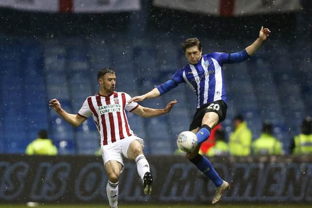 Enda Stevans of Sheffield United and Adam Reach of Sheffield Wednesday battle for the ball. Photo: James Wilson/Sportimage
