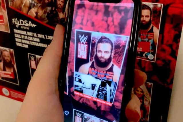 Bring your WWE poster to life with video and web links