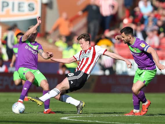 Kieran Dowell of Sheffield Utd tackles Andreas Weimann of Bristol City: James Wilson/Sportimage