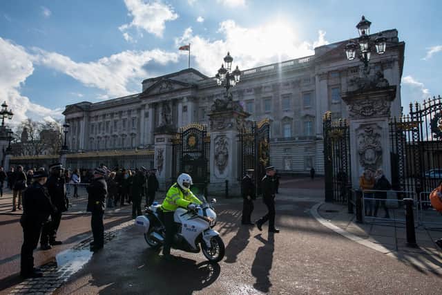 Police stand guard before a convoy of vehicles carrying Saudi Crown Prince Mohammed bin Salman in March 7, 2018 (Photo by Chris J Ratcliffe/Getty Images)