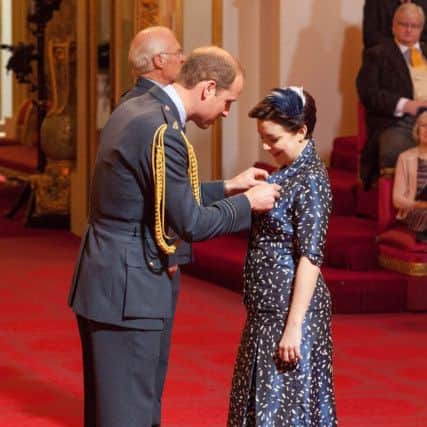 Sheridan Smith receives her honour from the Duke of Cambridge.