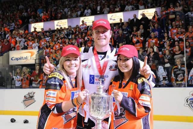Amy Usher, left, with her sister Beth and Steelers star Tim Spencer with the play-off champions trophy