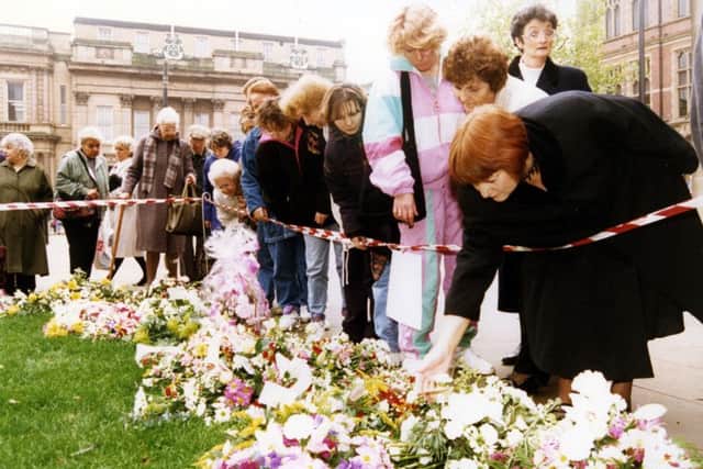 Marti Caine Funeral - People view flowers in Sheffield - 13 November 1995