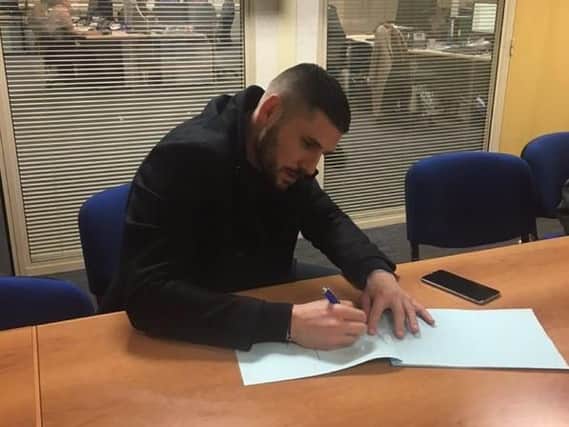 Gary Hooper signs his contract
