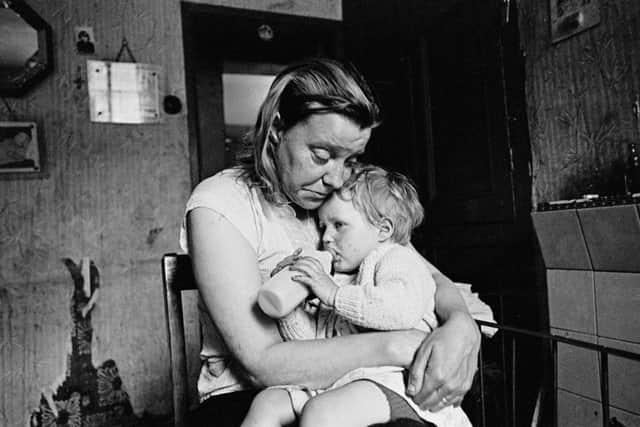 Mrs Tandy and her youngest child, Sheffield 1969 37-29a.  Image taken by Nick Hedges for homeless charity Shelter.